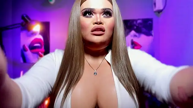 Snapshot of KarolinaThompson chatting on September 2025 06:22:02 PM KarolinaThompson online show from September 2025 06:22:02 PM