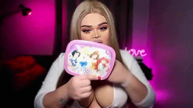 Snapshot of KarolinaThompson chatting on February 2026 05:44:02 AM KarolinaThompson online show from February 2026 05:44:02 AM