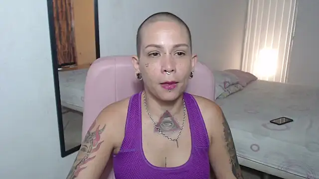 Snapshot of moon_cat85 chatting on March 2025 01:38:02 PM moon cat85 online show from March 2025 01:38:02 PM