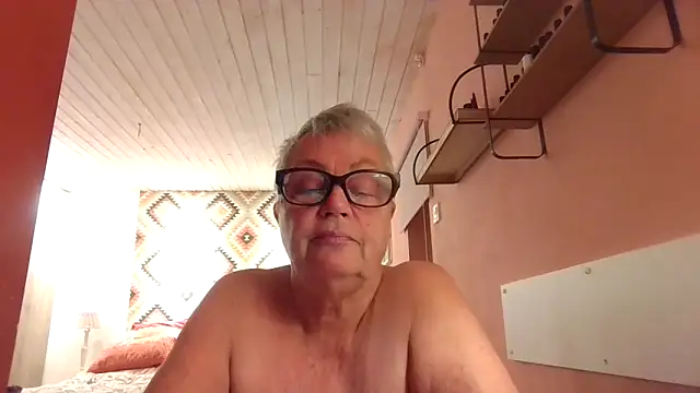 GrannyChrissy68 online show from December 2025 02:59:02 PM