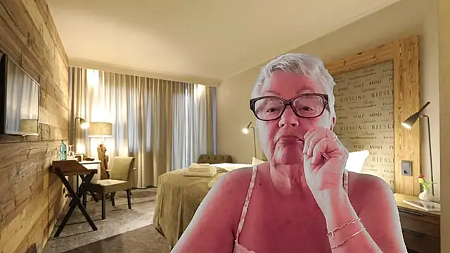 GrannyChrissy68 online show from February 2026 03:32:02 PM