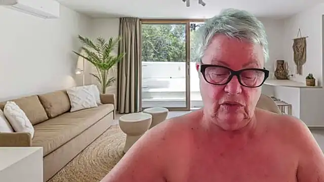 GrannyChrissy68 online show from April 2026 02:44:02 PM