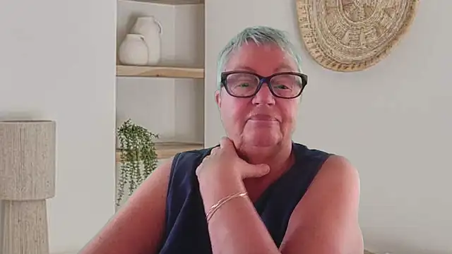 GrannyChrissy68 online show from May 2026 12:32:01 PM