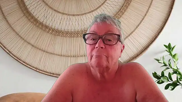 GrannyChrissy68 online show from May 2026 09:20:01 PM