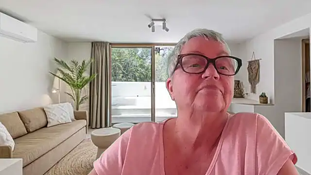 GrannyChrissy68 online show from May 2026 01:19:01 PM