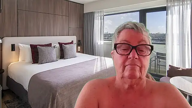 GrannyChrissy68 online show from May 2026 01:17:02 PM