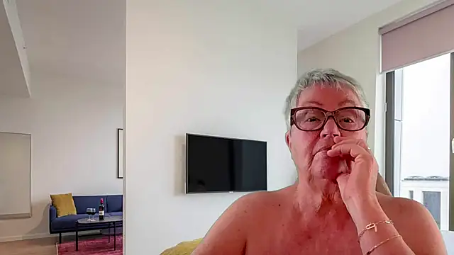GrannyChrissy68 online show from May 2026 05:28:01 PM