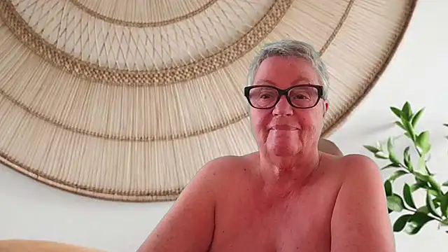 GrannyChrissy68 online show from May 2026 09:09:02 PM