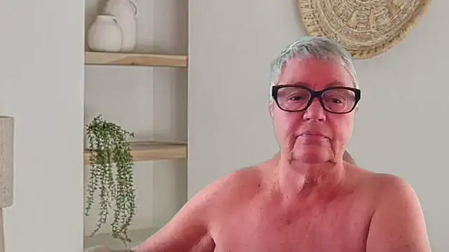 GrannyChrissy68 online show from May 2026 09:10:02 PM