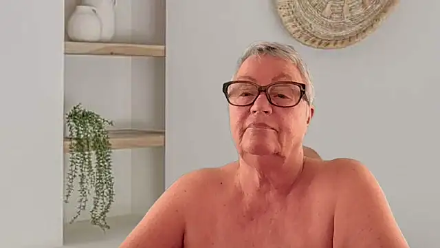 GrannyChrissy68 online show from May 2026 12:46:02 PM