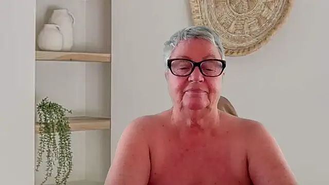 GrannyChrissy68 online show from May 2026 02:15:02 PM