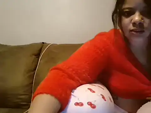 Snapshot of beautylovess chatting on March 2025 10:13:02 PM beautylovess online show from March 2025 10:13:02 PM