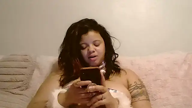 Snapshot of beautylovess chatting on May 2026 03:02:01 AM beautylovess online show from May 2026 03:02:01 AM