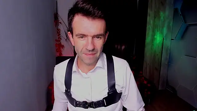 SteveTiger online show from November 2025 03:31:01 AM