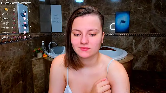 MelindaTin online show from November 2025 12:14:02 AM