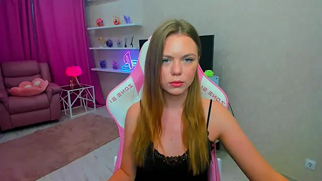 Strawberrye online show from April 2026 03:21:02 AM