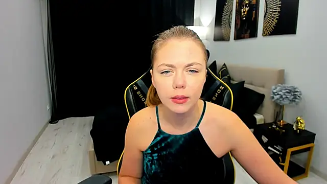 Strawberrye online show from May 2026 03:25:02 AM