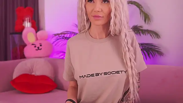 Snapshot of fallingangel chatting on January 2025 03:17:02 PM fallingangel online show from January 2025 03:17:02 PM