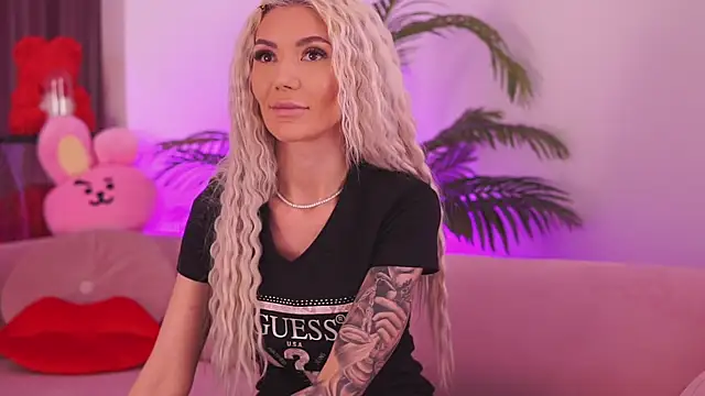 Snapshot of fallingangel chatting on January 2025 02:41:01 PM fallingangel online show from January 2025 02:41:01 PM