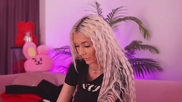 Snapshot of fallingangel chatting on January 2025 02:47:02 PM fallingangel online show from January 2025 02:47:02 PM