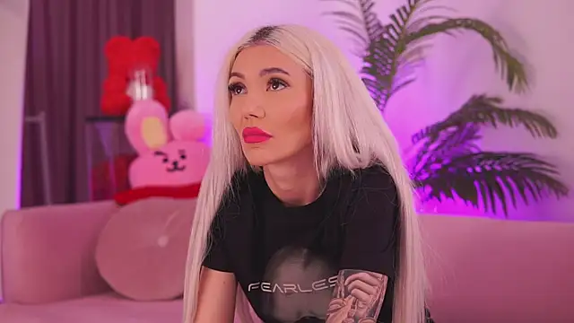 Snapshot of fallingangel chatting on January 2025 03:23:01 PM fallingangel online show from January 2025 03:23:01 PM