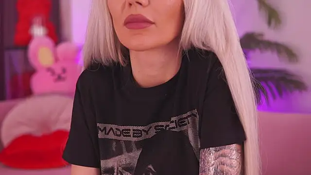 Snapshot of fallingangel chatting on January 2025 03:27:01 PM fallingangel online show from January 2025 03:27:01 PM