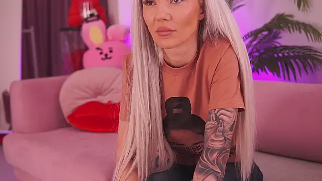 Snapshot of fallingangel chatting on January 2025 04:27:02 PM fallingangel online show from January 2025 04:27:02 PM