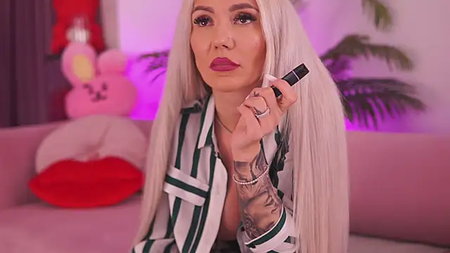 Snapshot of fallingangel chatting on February 2025 04:15:02 PM fallingangel online show from February 2025 04:15:02 PM