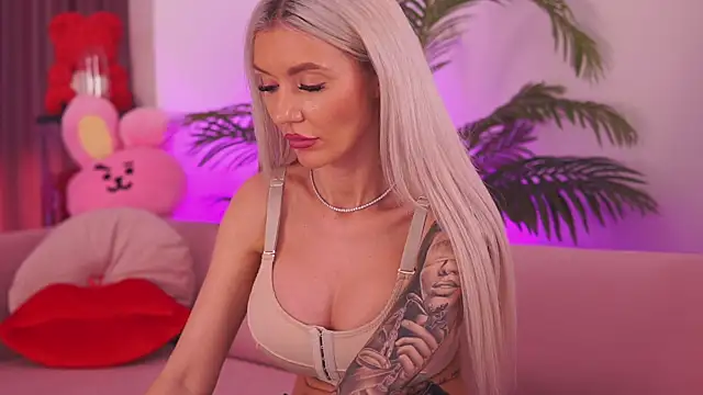 Snapshot of fallingangel chatting on March 2025 03:20:01 PM fallingangel online show from March 2025 03:20:01 PM