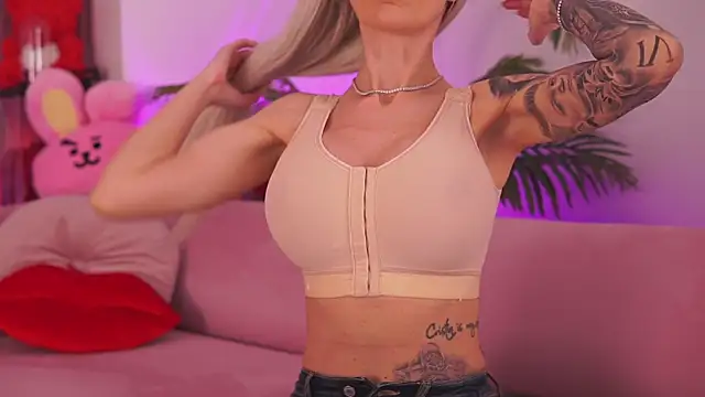 Snapshot of fallingangel chatting on March 2025 05:24:02 AM fallingangel online show from March 2025 05:24:02 AM