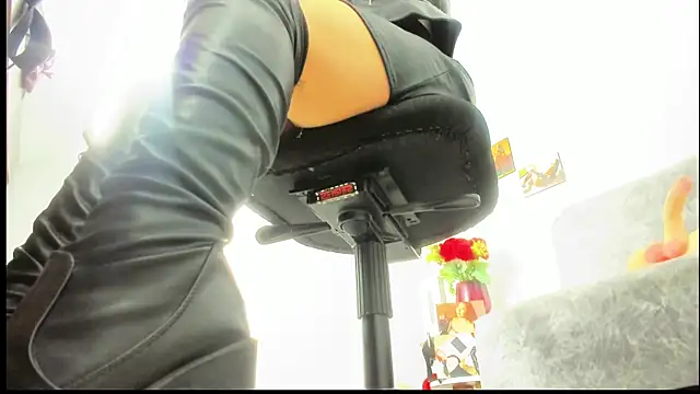 MIss Kendall  online show from February 2025 08:00:01 PM