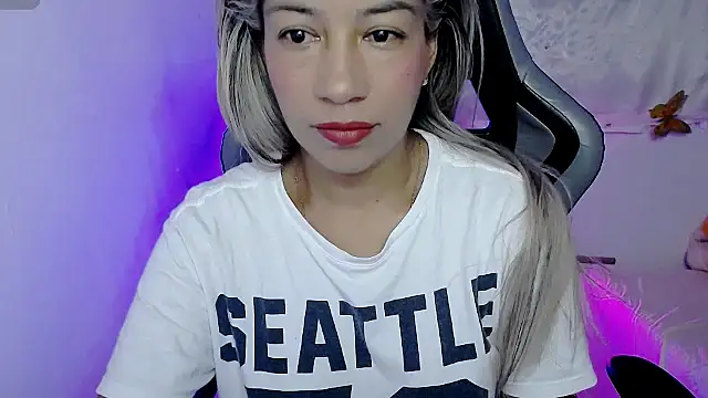 ninatiny online show from November 2025 09:42:02 AM