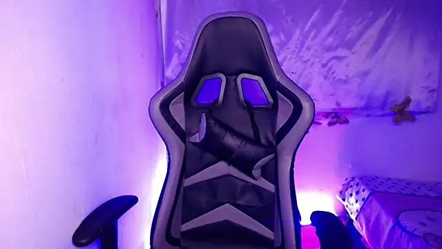 ninatiny online show from February 2026 10:45:02 AM