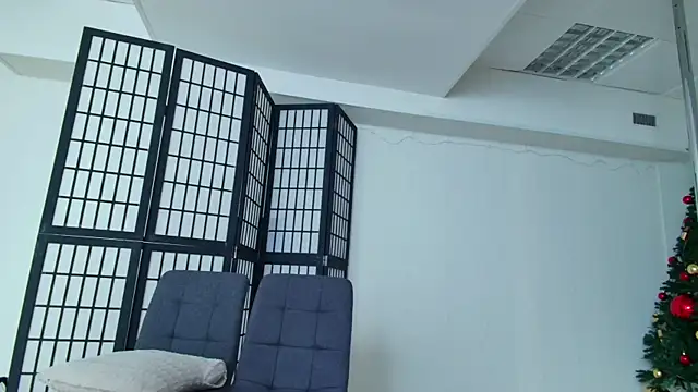 girl nextd00r online show from January 2025 01:20:01 PM