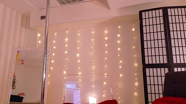 girl nextd00r online show from March 2025 06:32:01 AM