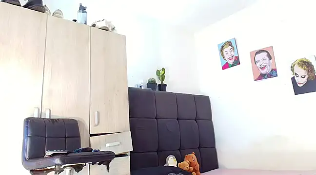 queenaliice online show from March 2025 05:49:02 PM