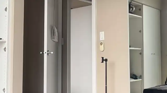 MikyFoxx online show from September 2025 09:29:02 PM