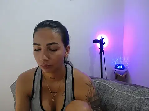 Snapshot of Allyson_Smith chatting on February 2025 10:30:02 PM Allyson Smith online show from February 2025 10:30:02 PM