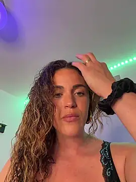 Clara-xoxo online show from May 2026 12:43:02 PM