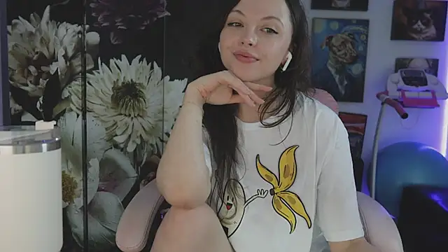 Snapshot of makiyahbelle chatting on November 2025 10:28:02 AM makiyahbelle online show from November 2025 10:28:02 AM