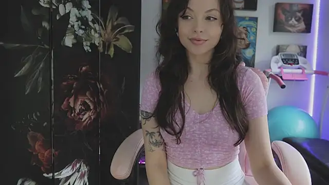 Snapshot of makiyahbelle chatting on December 2025 06:18:01 AM makiyahbelle online show from December 2025 06:18:01 AM