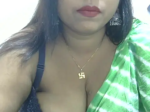 Snapshot of ROSEE_MERRYYYY chatting on February 2026 05:42:01 PM ROSEE MERRYYYY online show from February 2026 05:42:01 PM