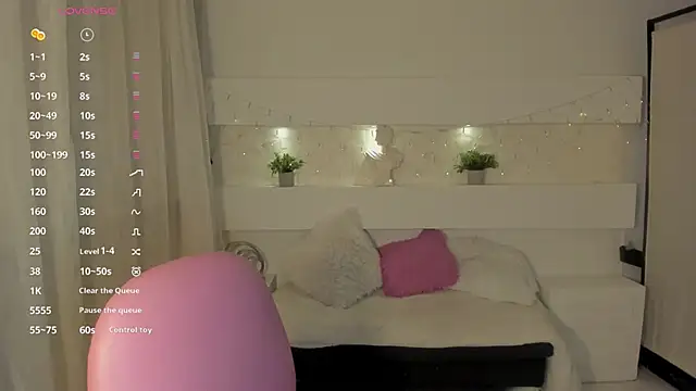 Snapshot of AshleyRoys chatting on December 2024 03:00:01 PM AshleyRoys online show from December 2024 03:00:01 PM