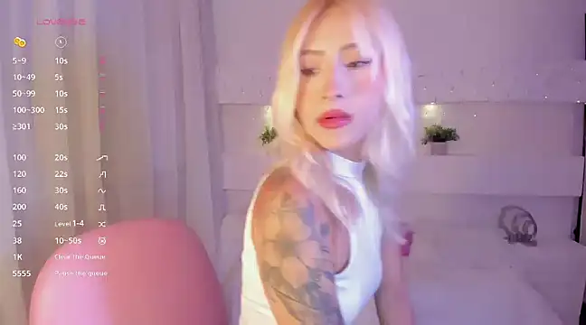 Snapshot of AshleyRoys chatting on December 2024 05:46:01 PM AshleyRoys online show from December 2024 05:46:01 PM