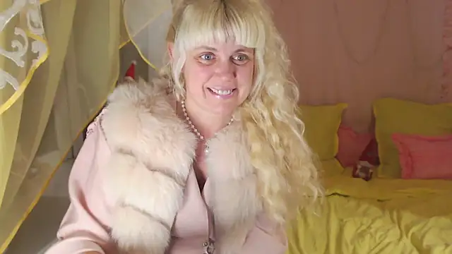 SunnySylvia online show from December 2024 04:29:02 PM