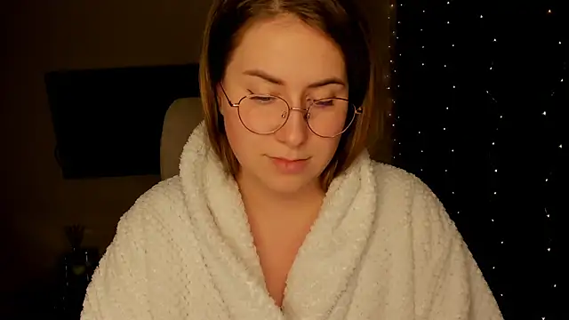 SeasonalSomeone online show from December 2024 02:38:02 PM