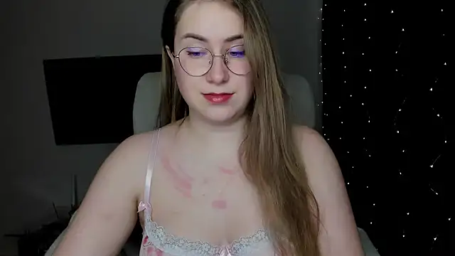 SeasonalSomeone online show from December 2024 08:23:02 PM