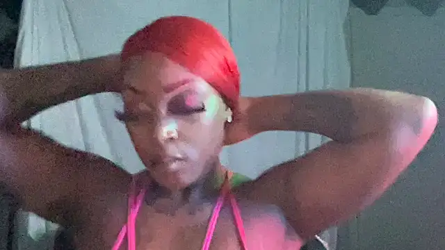 Snapshot of Creamesensation chatting on December 2024 01:21:01 AM Creamesensation online show from December 2024 01:21:01 AM