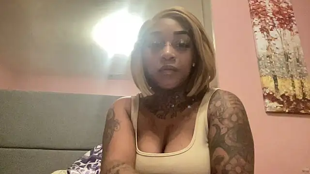 Snapshot of Creamesensation chatting on January 2025 01:44:01 AM Creamesensation online show from January 2025 01:44:01 AM