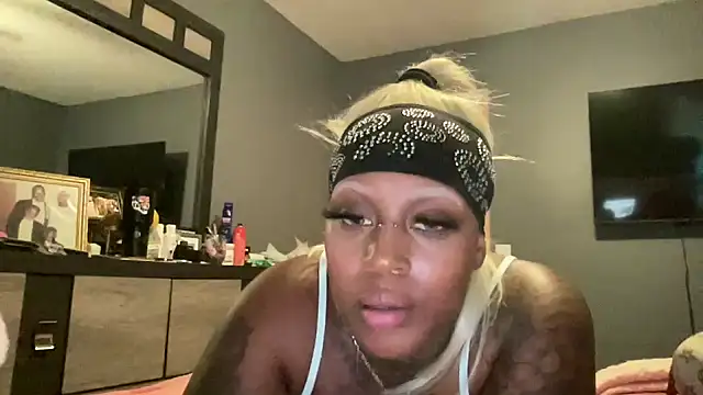 Snapshot of Creamesensation chatting on October 2025 08:28:02 PM Creamesensation online show from October 2025 08:28:02 PM